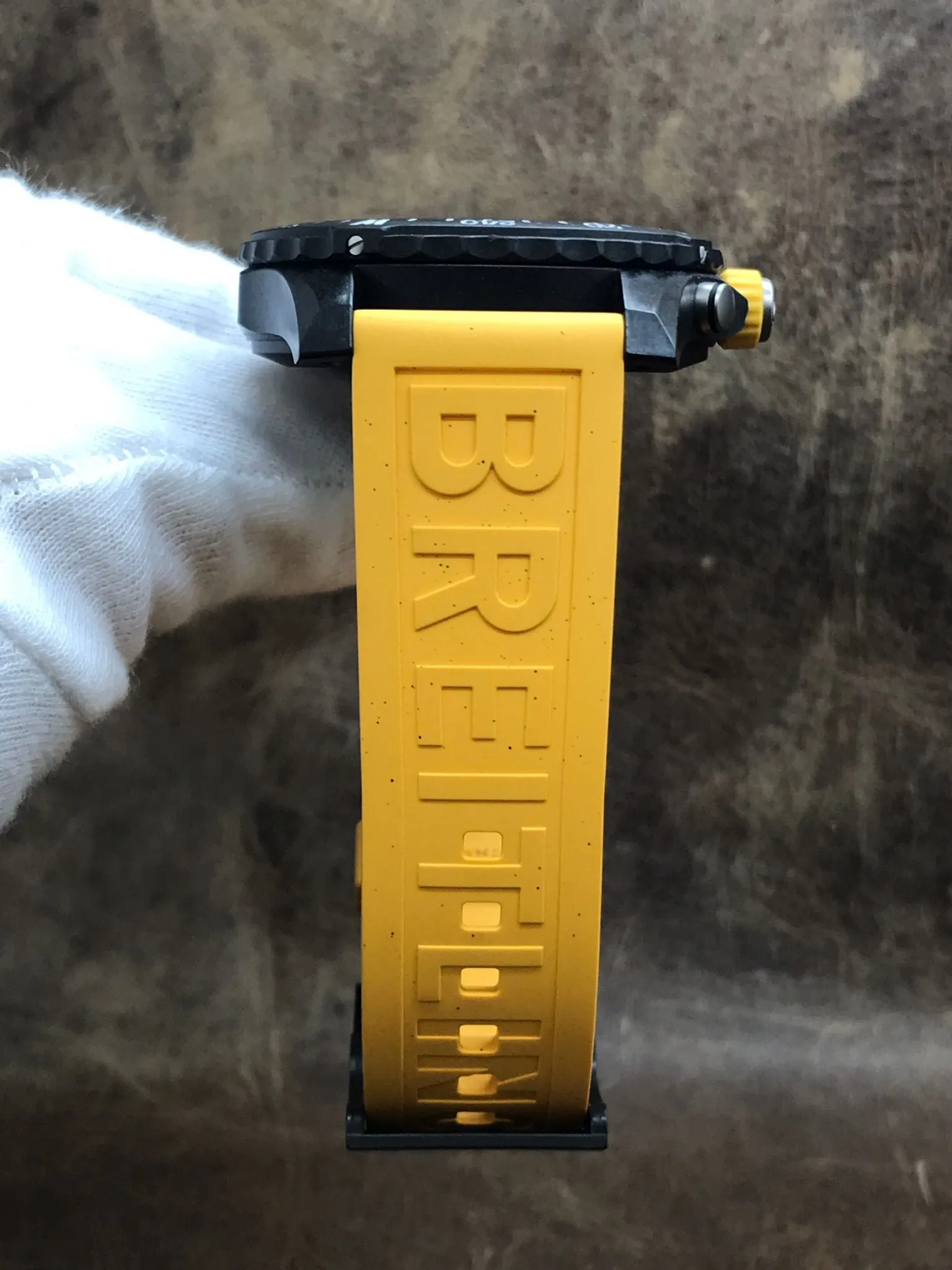 Breitling ENDURANCE PRO Yellow X82310 Black Dial SuperQuartz Men's Watch