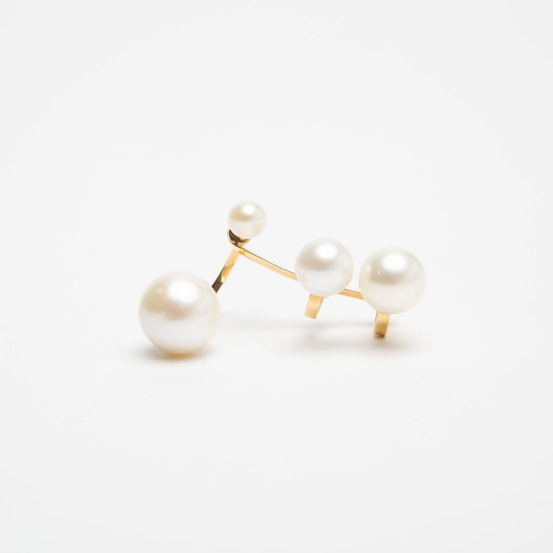 DELFINA DELETTREZ | MULTI PEARL EARCUFF