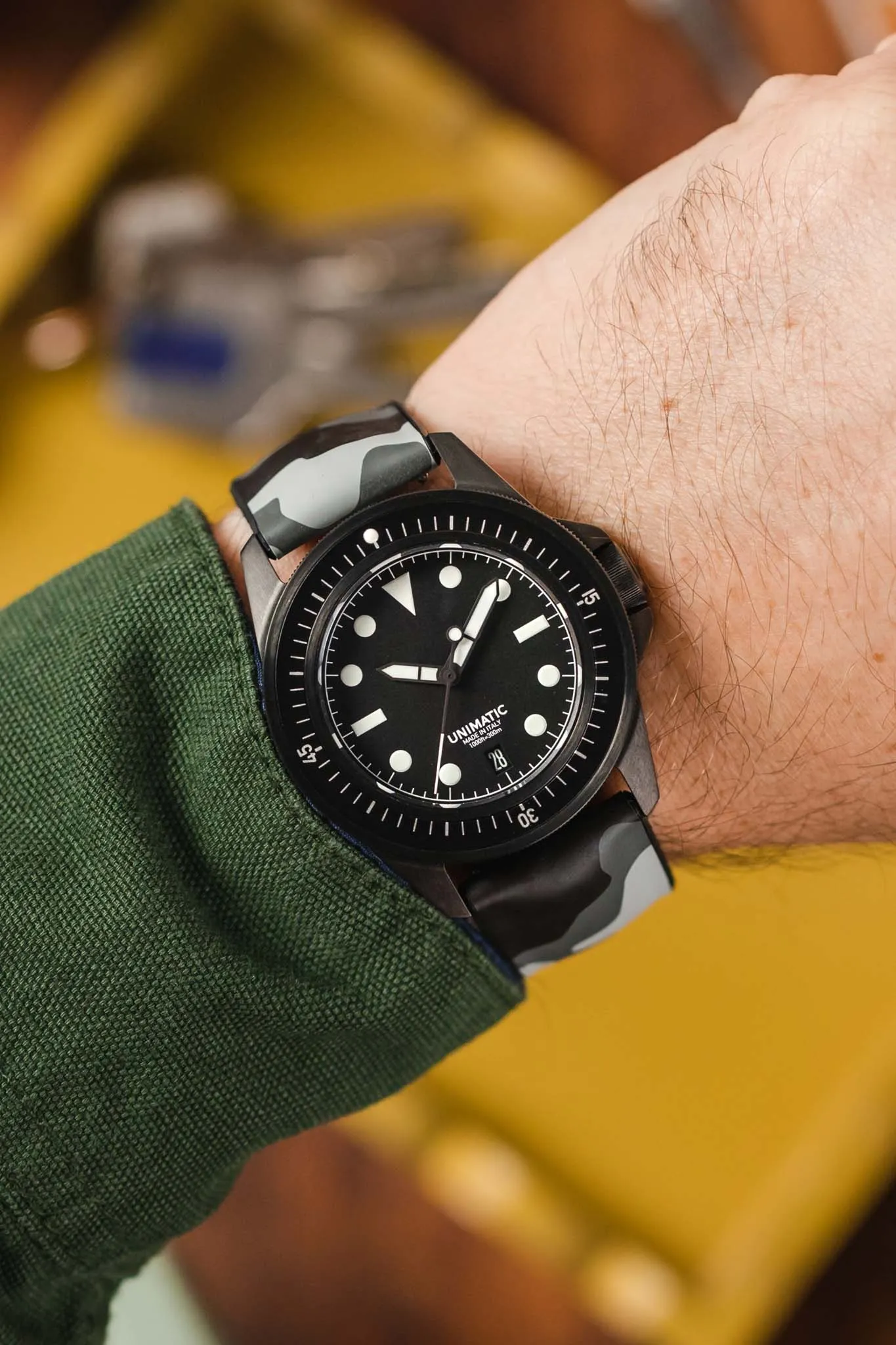 Hirsch JOHN Natural Rubber Performance Watch Strap in GREY CAMOUFLAGE