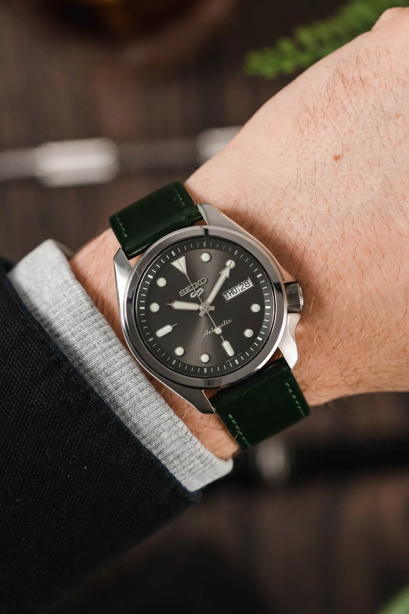 Hirsch OSIRIS Calf Leather Watch Strap in GREEN