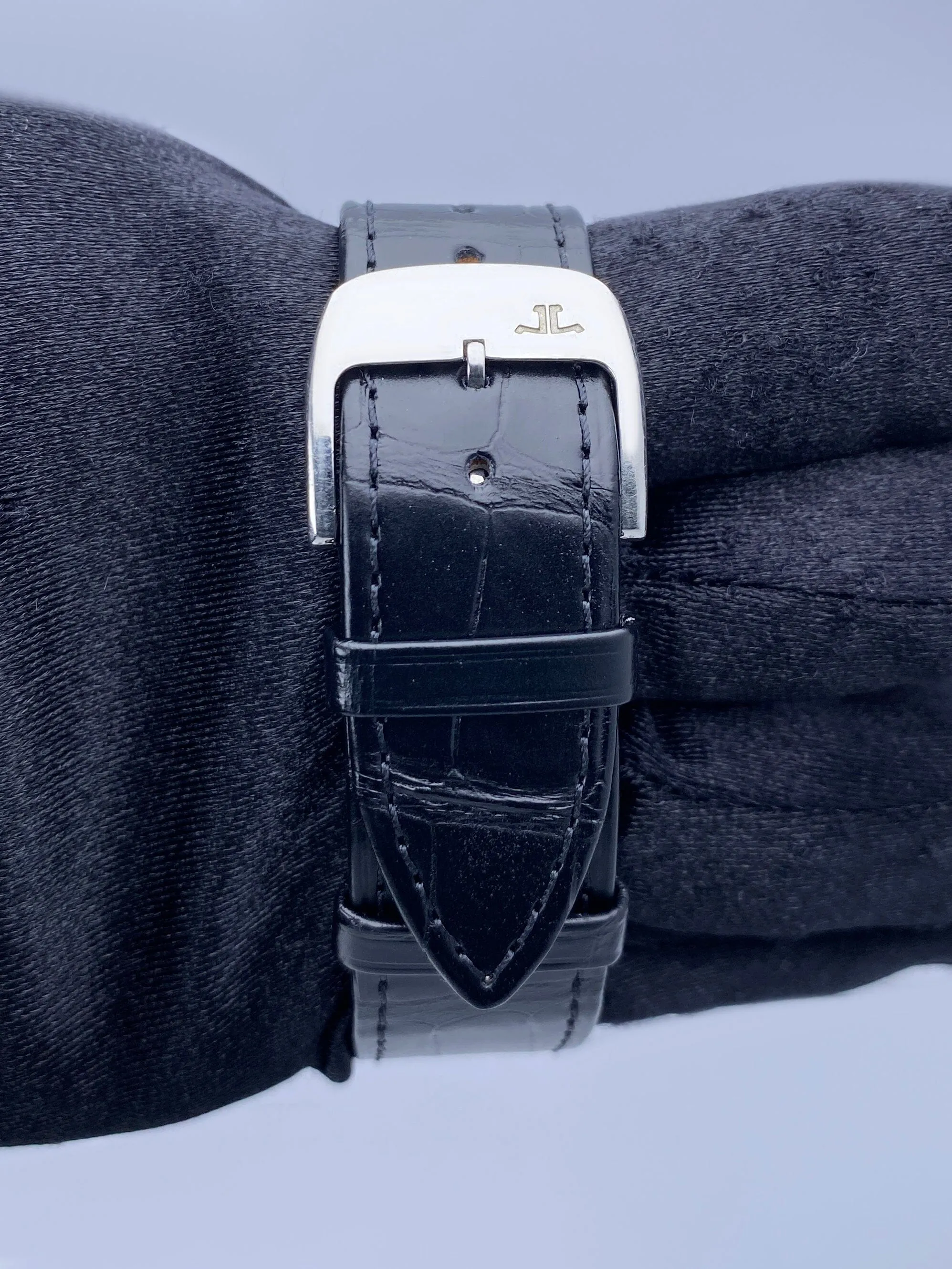 Jaeger-LeCoulture Reverso Classic Q2438520 Mens Watch W/Papers