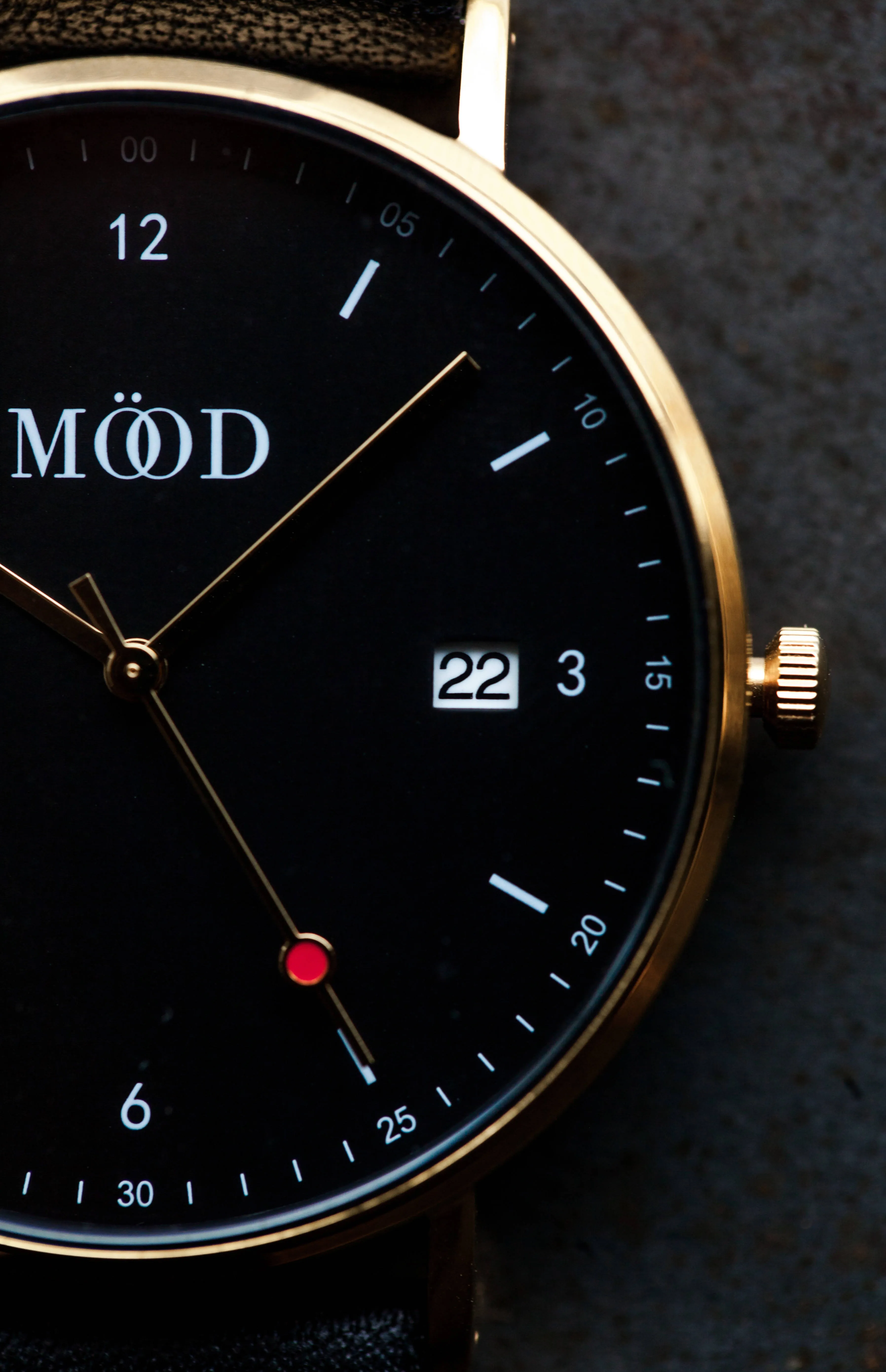 Montre minimaliste cavalier's en cuire noire avec date