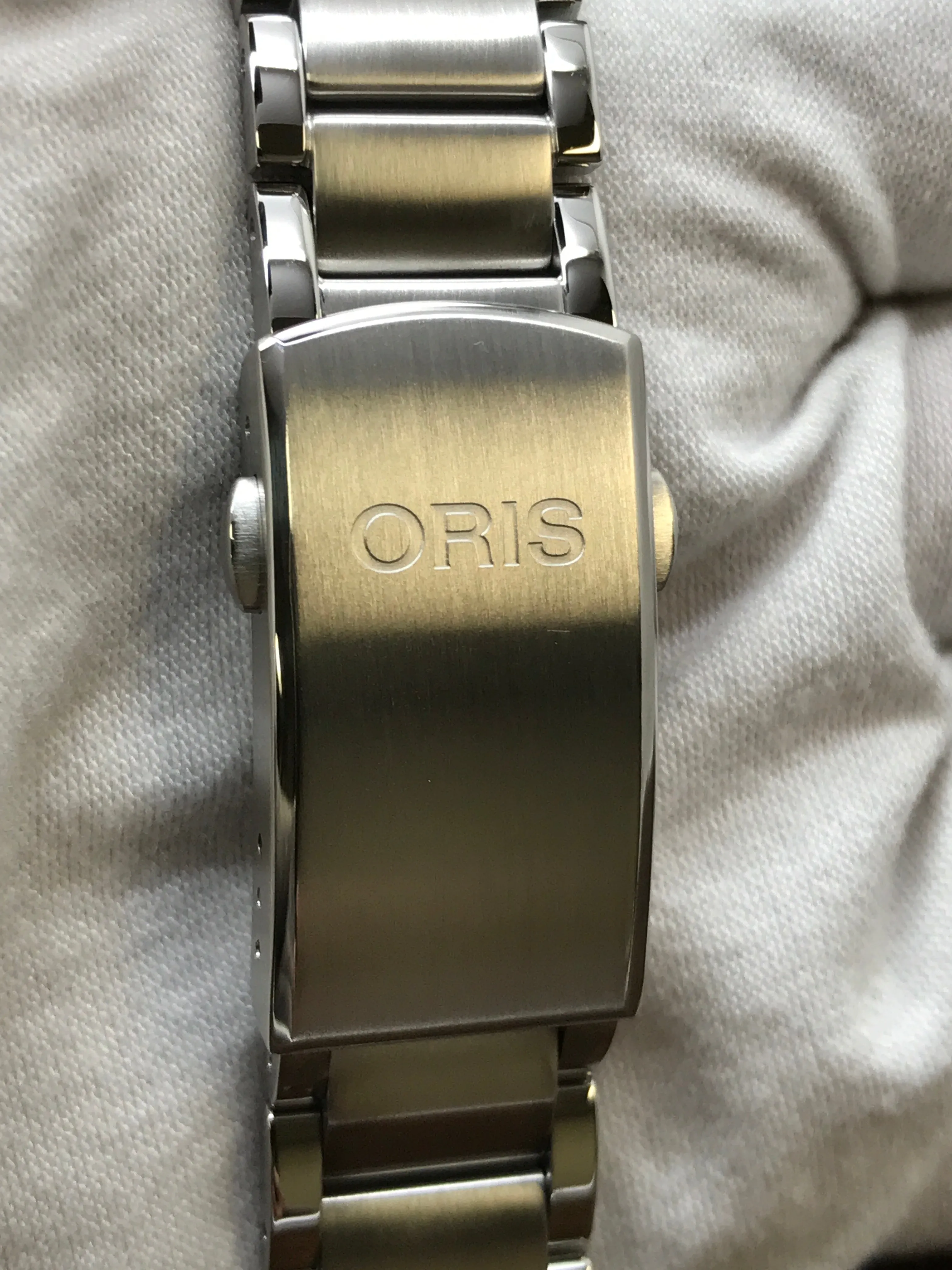Oris Aquis Date Relief 01.733.7766.4158 Red Cherry Dial Automatic Men's Watch