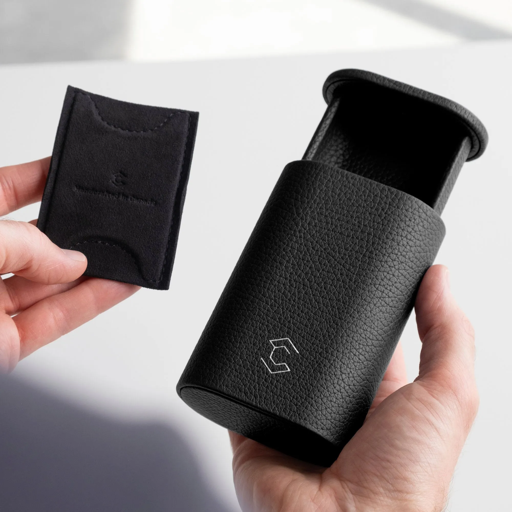 OSCAR 1 WATCH ROLL - BLACK