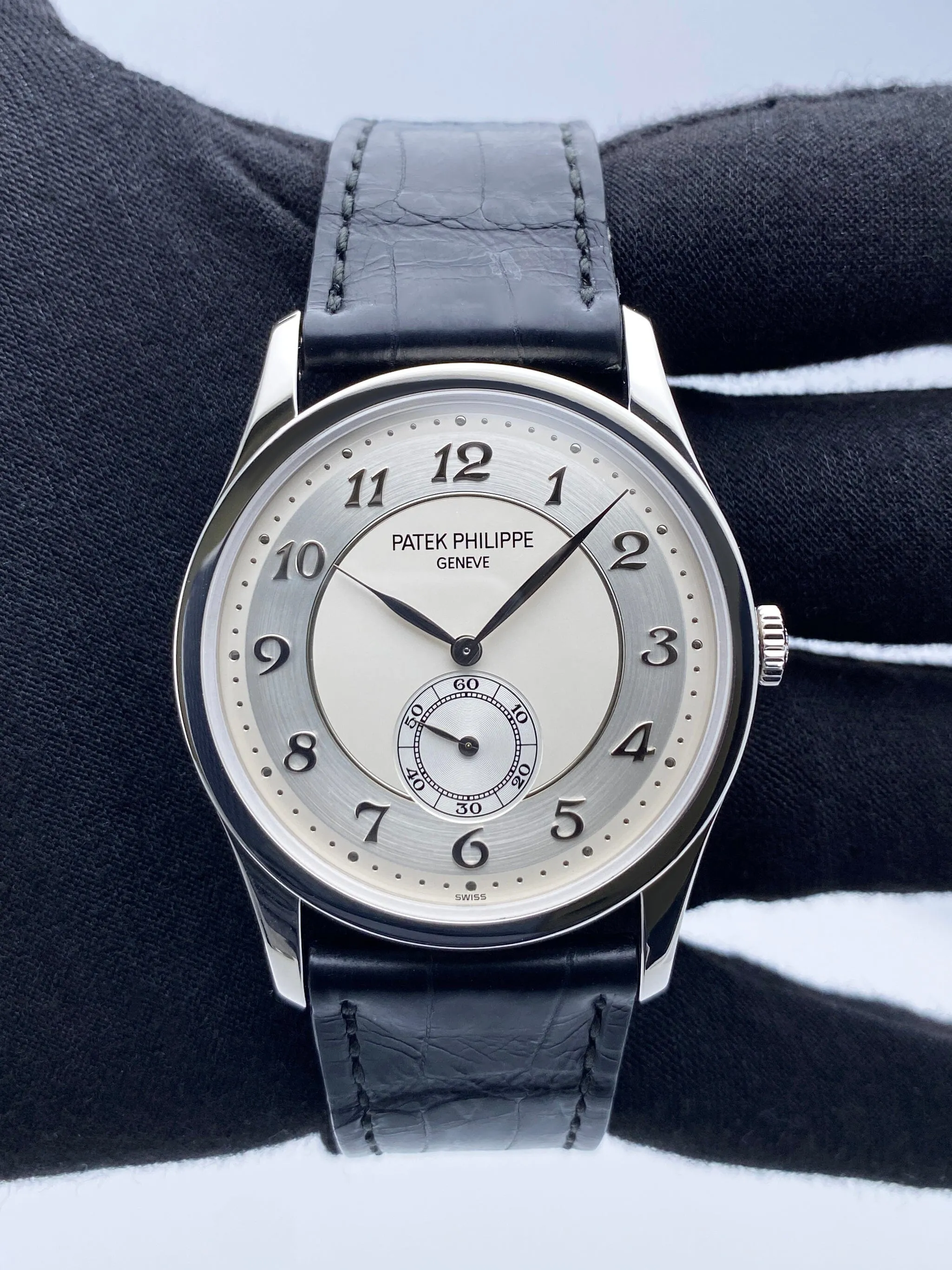 Patek Philippe 5196P-001 Silver Dial Platinum Mens Watch Box Papers