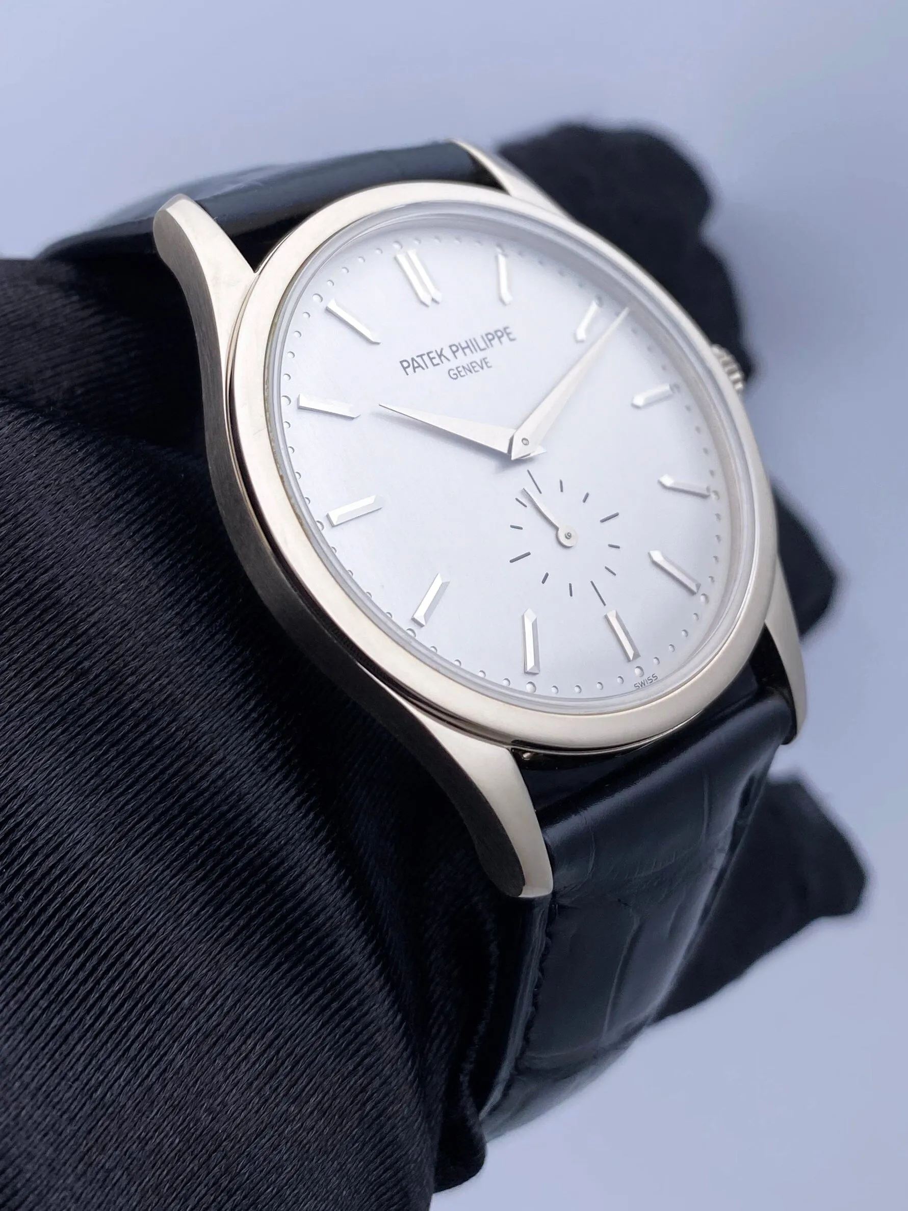 Patek Philippe Calatrava 5196G 18K White Gold Mens Watch