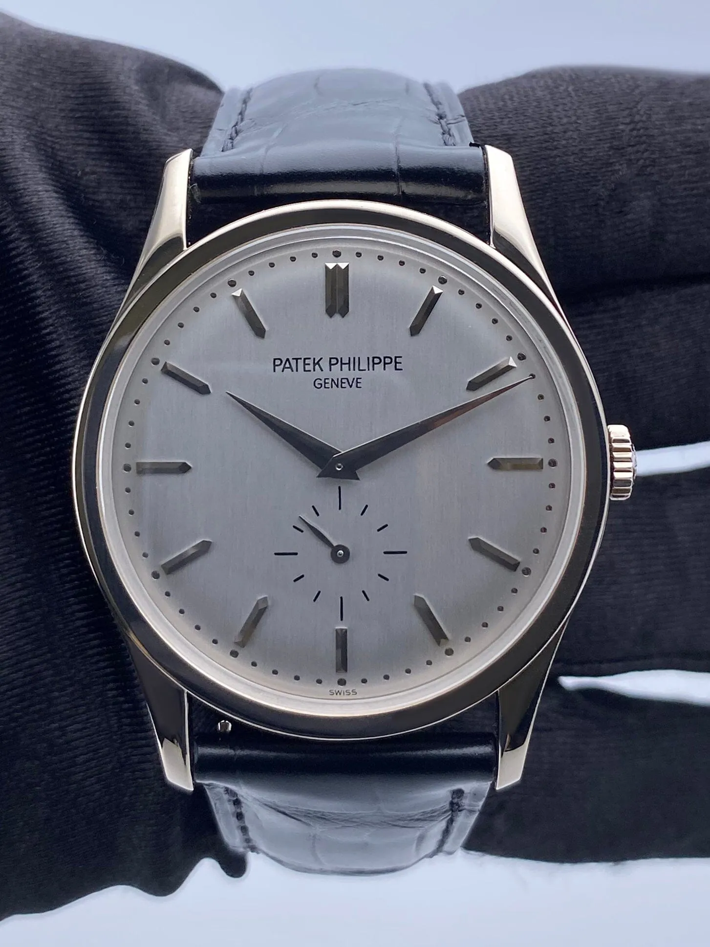 Patek Philippe Calatrava 5196G 18K White Gold Mens Watch