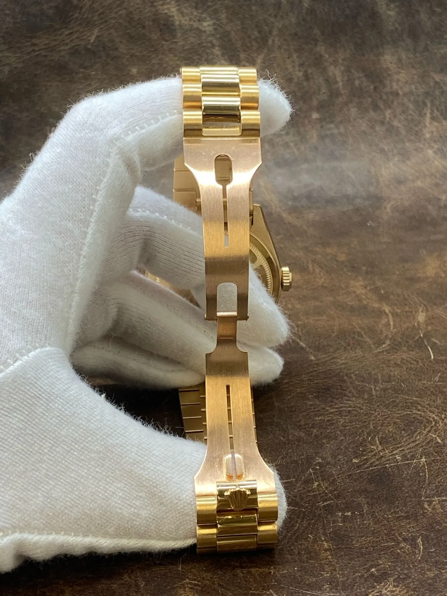 Rolex President Day Date 36mm Unpolished 18238 Champagne String Diamond & Sapphire Dial Automatic Men's Watch