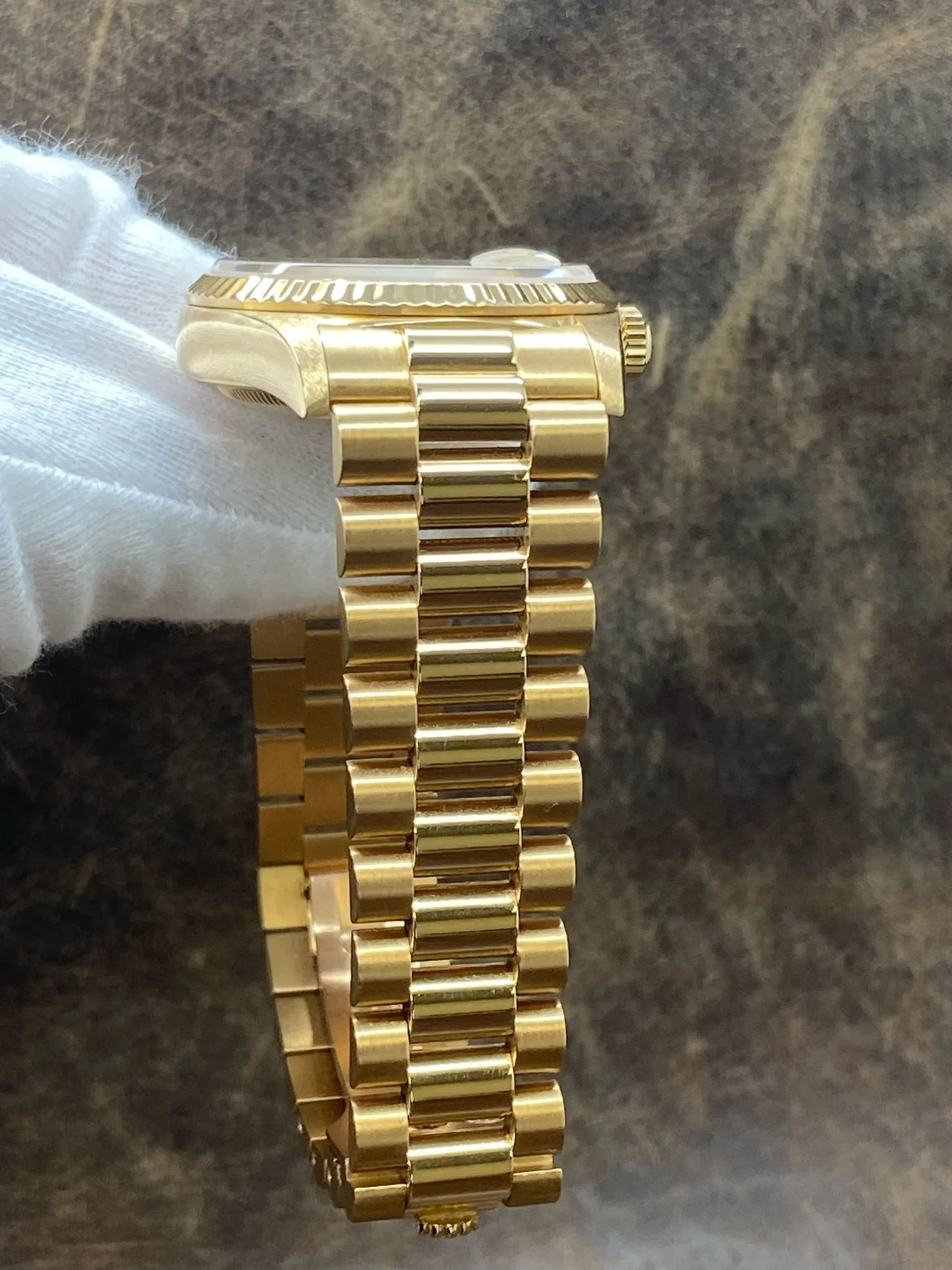 Rolex President Day Date 36mm Unpolished 18238 Champagne String Diamond & Sapphire Dial Automatic Men's Watch