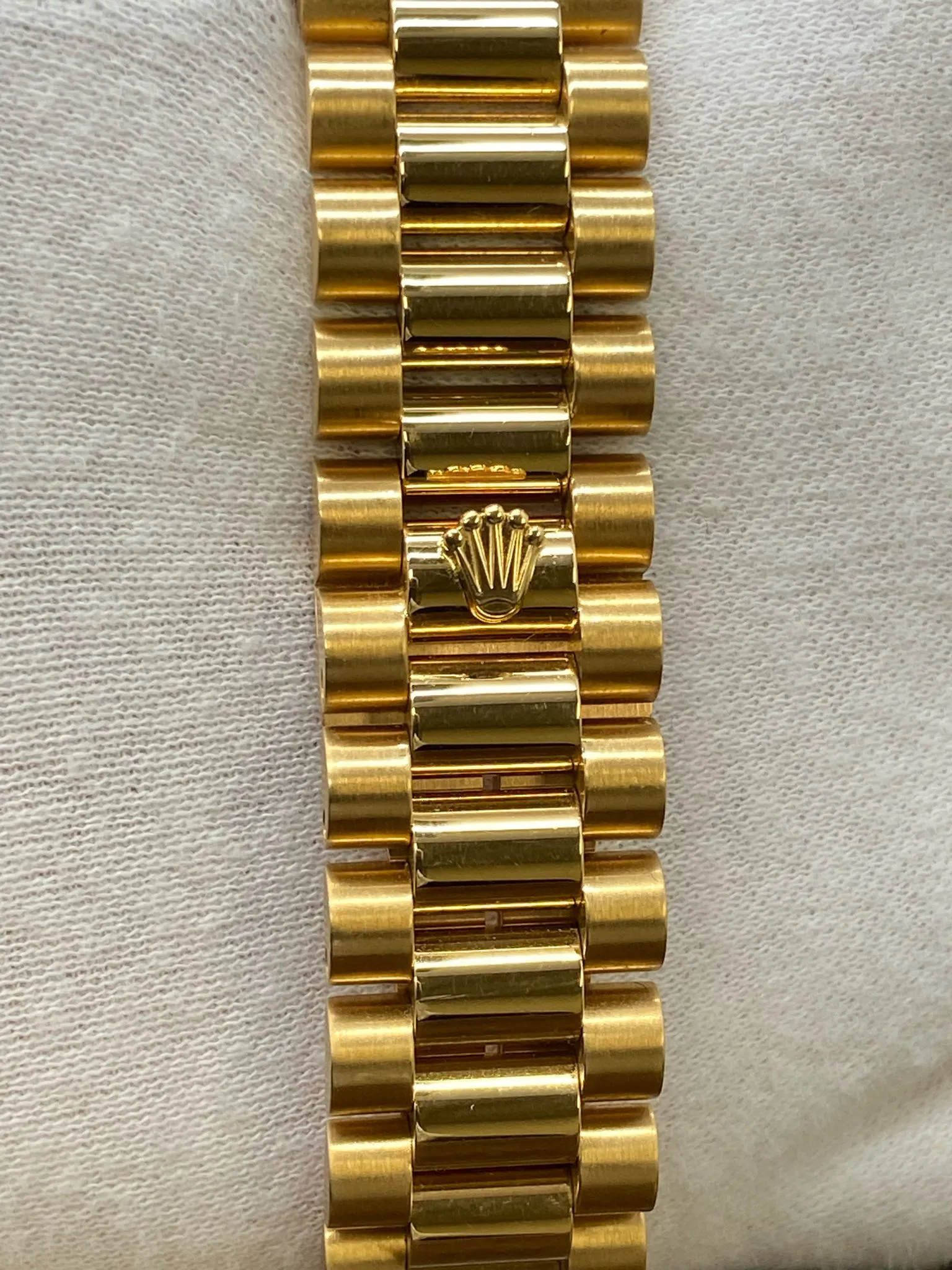 Rolex President Day Date 36mm Unpolished 18238 Champagne String Diamond & Sapphire Dial Automatic Men's Watch