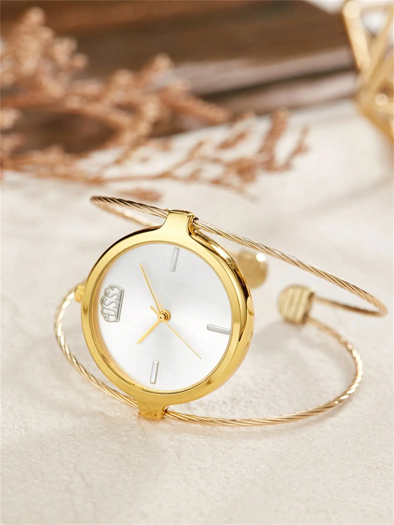 Round Pointer Quartz Watch - Gold
