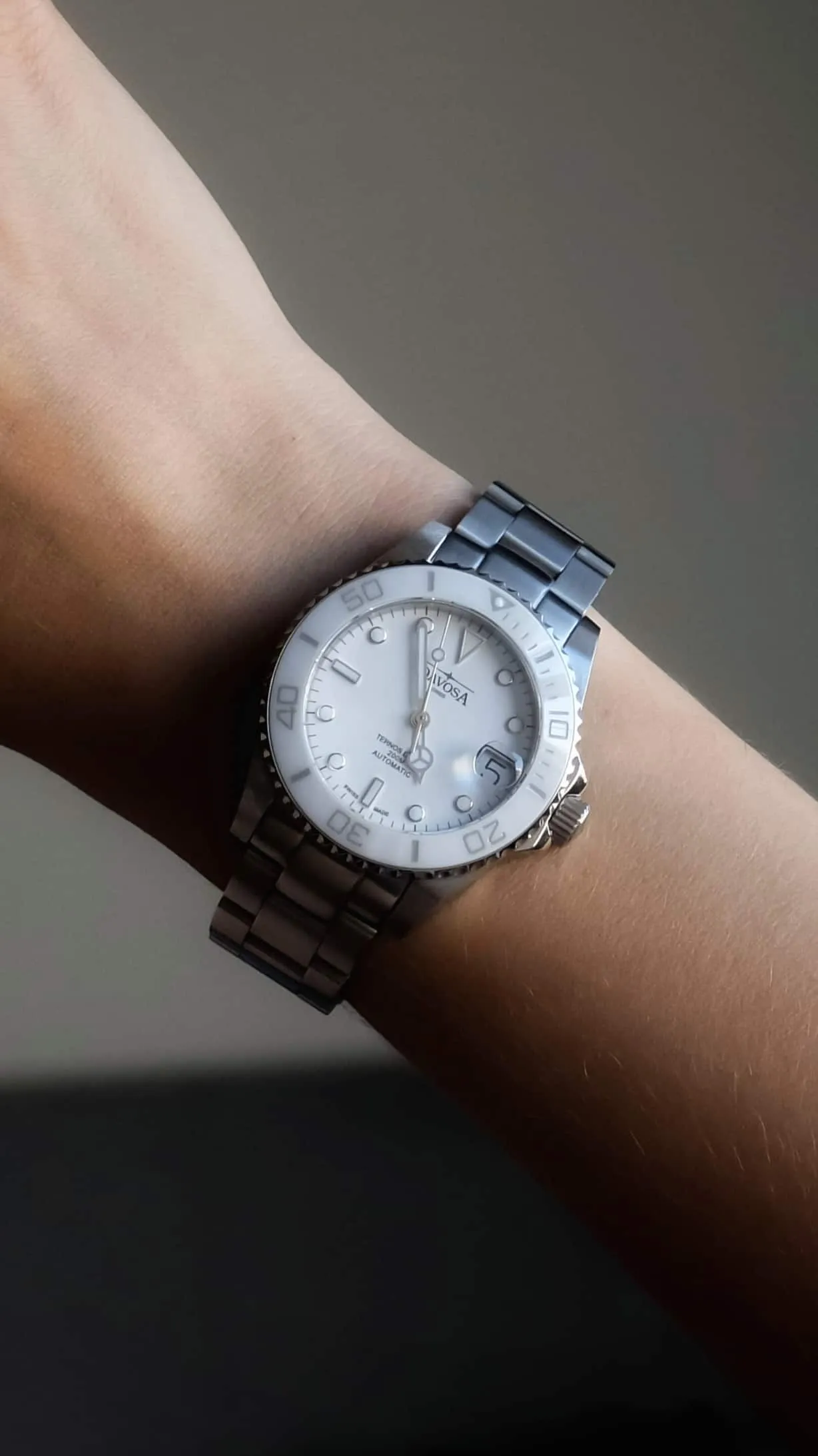 Ternos Medium Automatic Swiss-Made White Diving Watch 16619510
