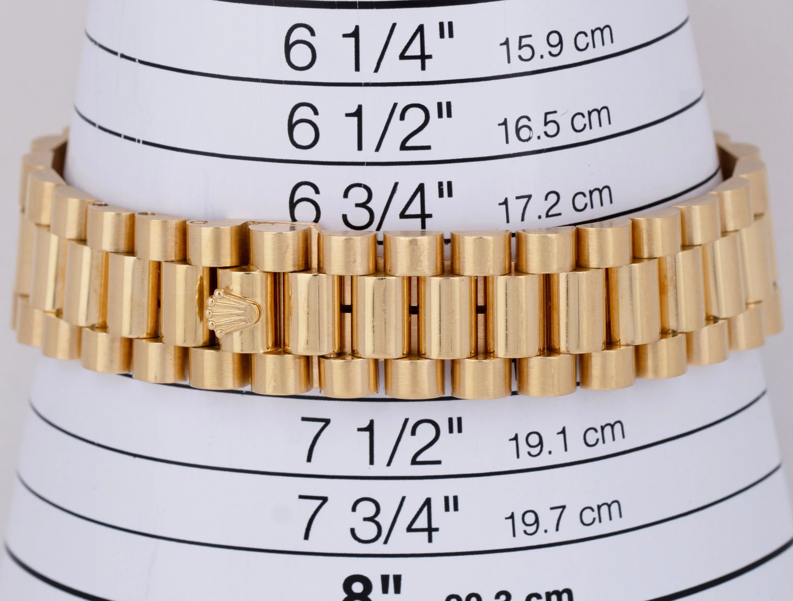 UNPOL. Rolex Day-Date President 36mm Champagne Yellow Gold Fluted Watch 18038